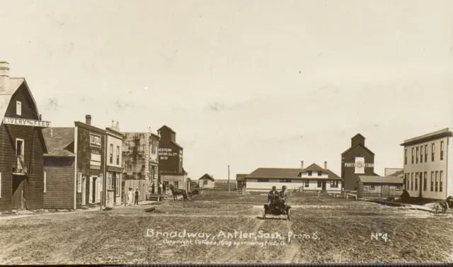 Broadway, Antler, looking south
